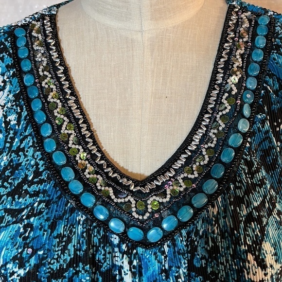 Essentials women’s V-neck blouse size 0X - Picture 2 of 8